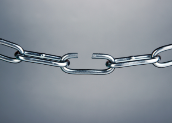 In complete link in a chain